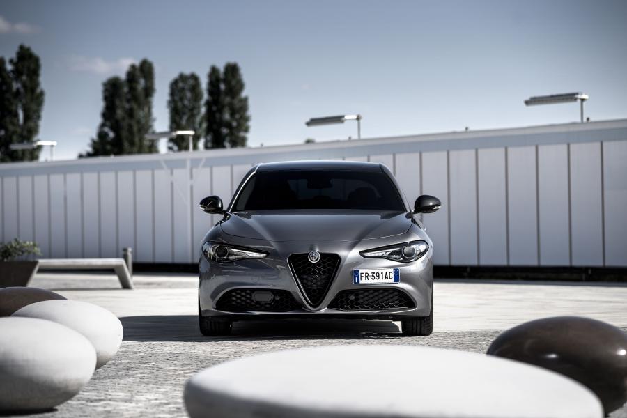  Alfa Romeo Giulia Q2 B-Tech (952) 2018 года  (фото 6 из 13)